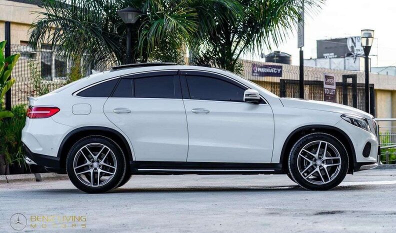 
								Mercedes-Benz GLE350D Coupe full									